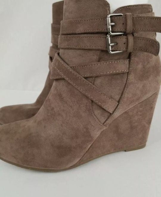 Size 10 women's wedge boots tan