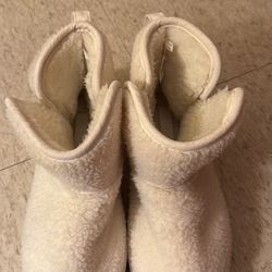 H&M Cozy Ankle Boots (White, Size 7)