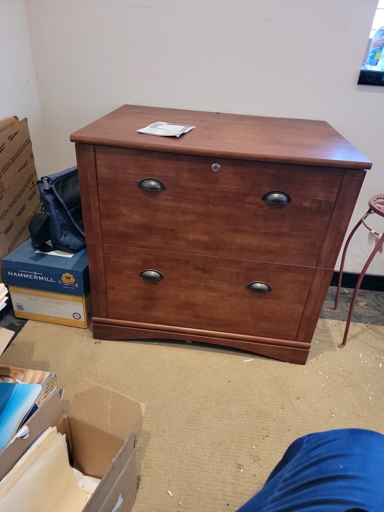 Wooden File Cabinet With 2 Drawer