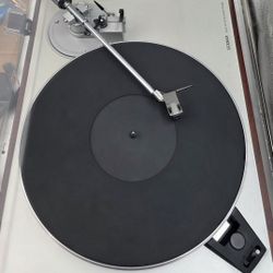 Luxman PD-284. Auto Lift-Up D.D Player.