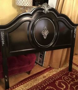 Full size wooden headboard black and silver with Crystal gems has been refurbished 🌺