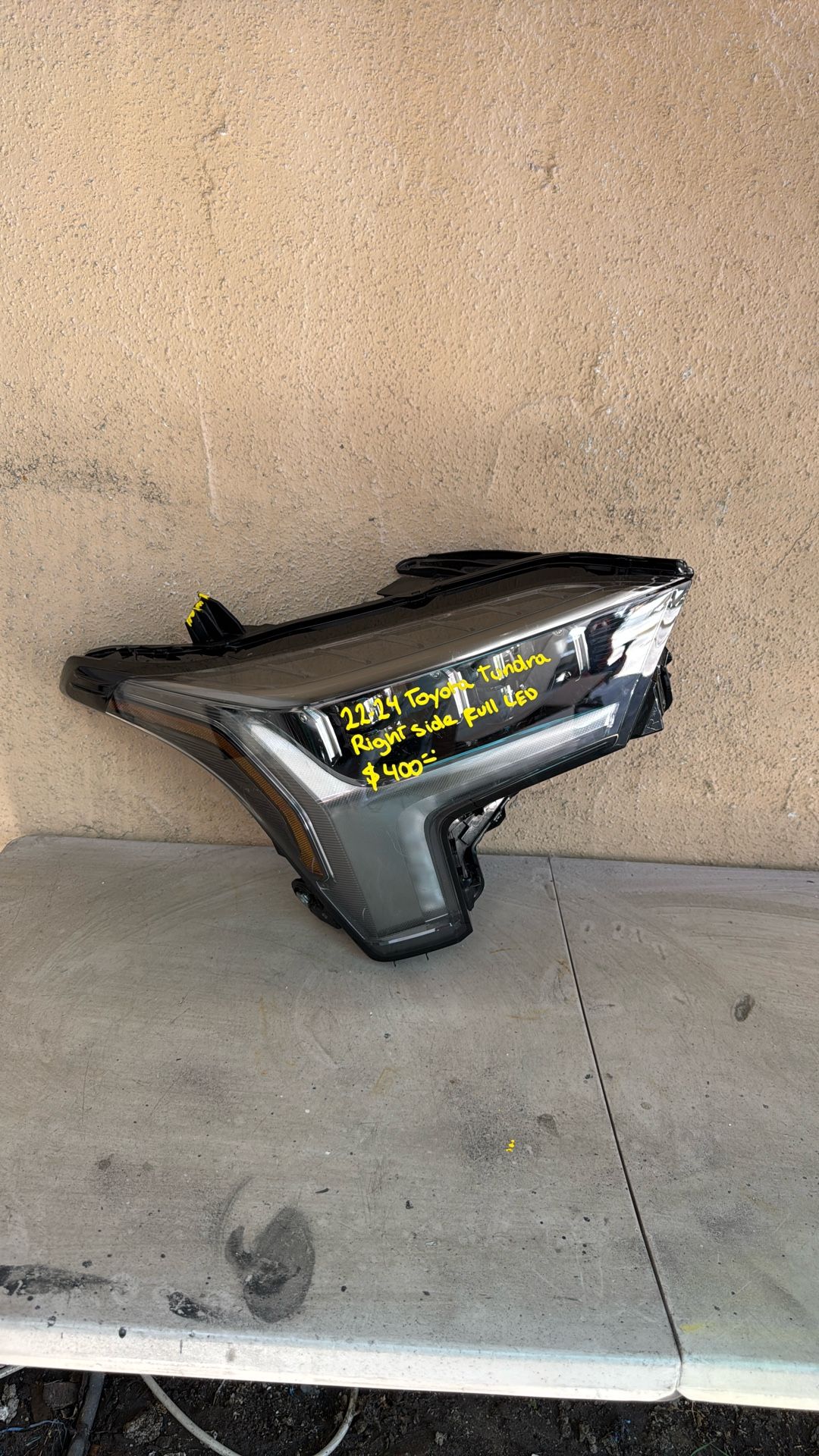 Headlight Toyota Tundra