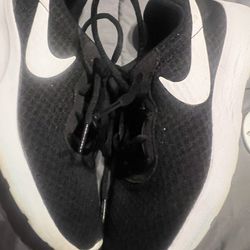 Nike tanjun sneakers shoes Size 6women's black and white 