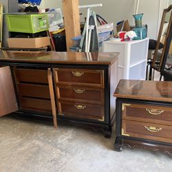 Dresser With Mirror And 1 Nightstand Very Good Condition 