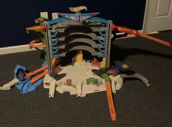 Hot Wheels Ultimate Garage Shark Attack Track