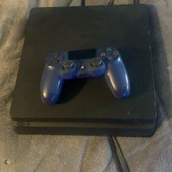 PS4 Slim 