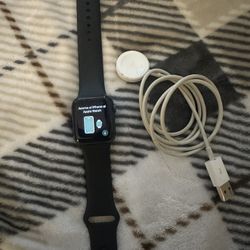 Apple Watch Black Aluminum, Series 5, 40 mm. With Charger