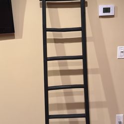 Wood blanket ladder