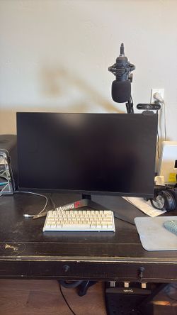 Ultra Gear Monitor Ducky 12 mini, wireless mouse, Ifroo 1080p cam