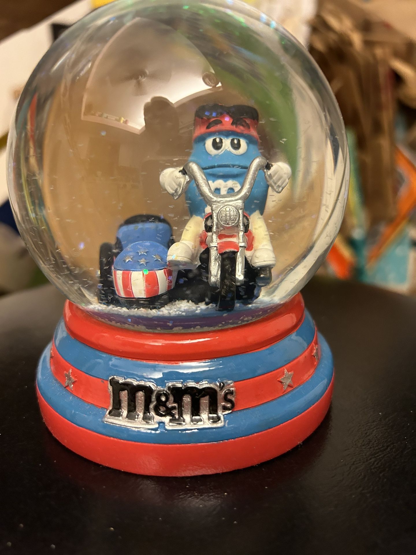 Snow globe Blue M&M On Motorcycle