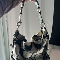Coach Carl Shoulder Bag 