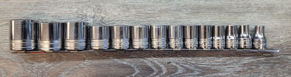 Snap On Sw Series 14Piece 1/2"
Shallow 12 Point Chrome Socket
Lot