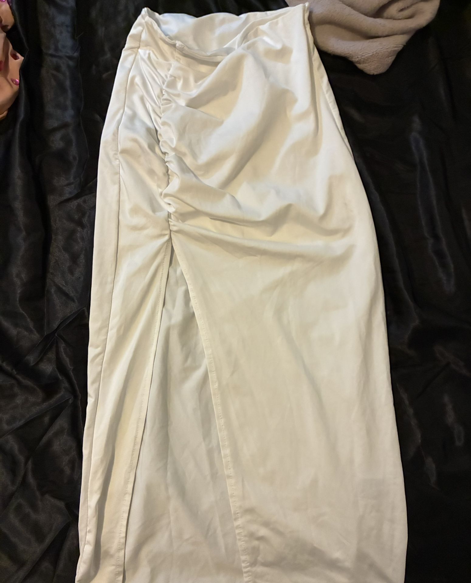White Long Skirt W Slick Opening 