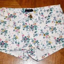 H&M Ladies White Floral Denim Shorts Size 2 