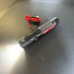 1100 Lumen Flashlight (new)