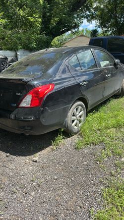 2013  Nissan versa