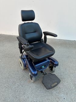 Drive SunFire Plus Rear Wheel Drive Power Wheelchair NEW BATTERY!