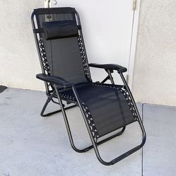 (New in Box) $40 Black color Outdoor Patio Folding Gravity Recliner Adjustable Lounge Chair Textilene Mesh (Black)