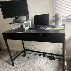 Desk (office) 