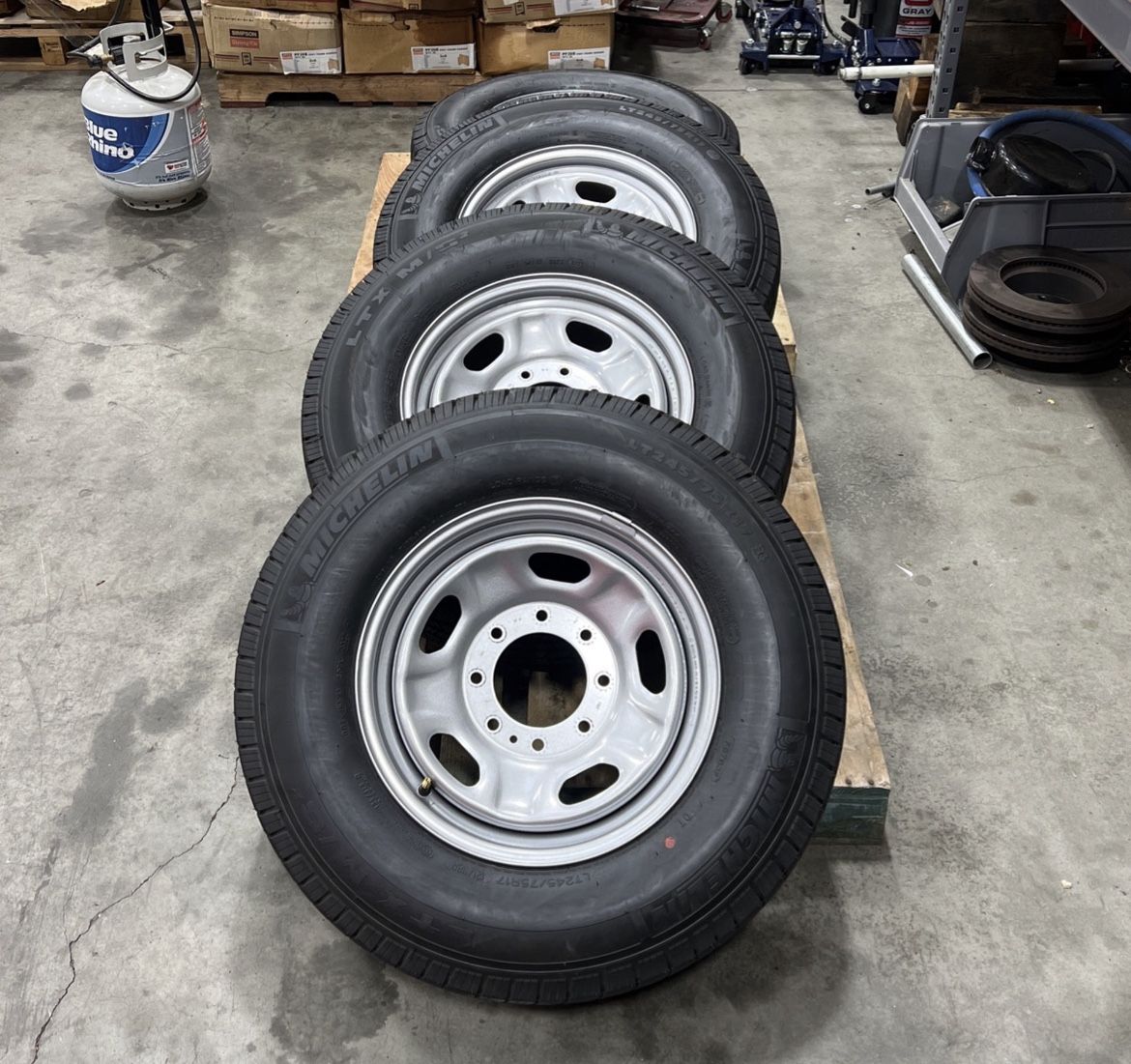 4 Michelin 245/75 R17 Ford 250 Wheels &Tires