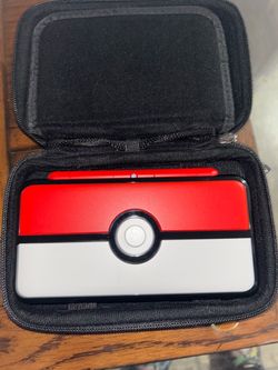 Nintendo 2DS XL Poké Ball Edition