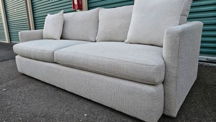 FREE DELIVERY!!!! Crate & Barrel "Lounge Deep" WHITE Sofa 93"  ($2.2K Retail ...60% Off)