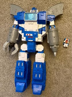 Transformers Generations Selects Titan Guardian Robot