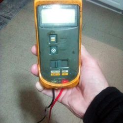 Fluke 110 Multimeter Volt Meter