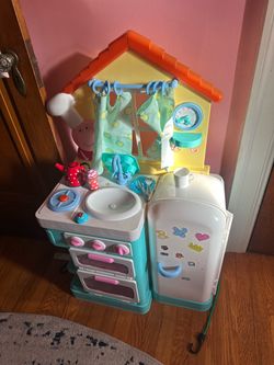 Pepa pig play kitchen with plenty accessories.