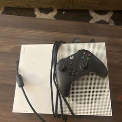 Xbox One s With Controller 