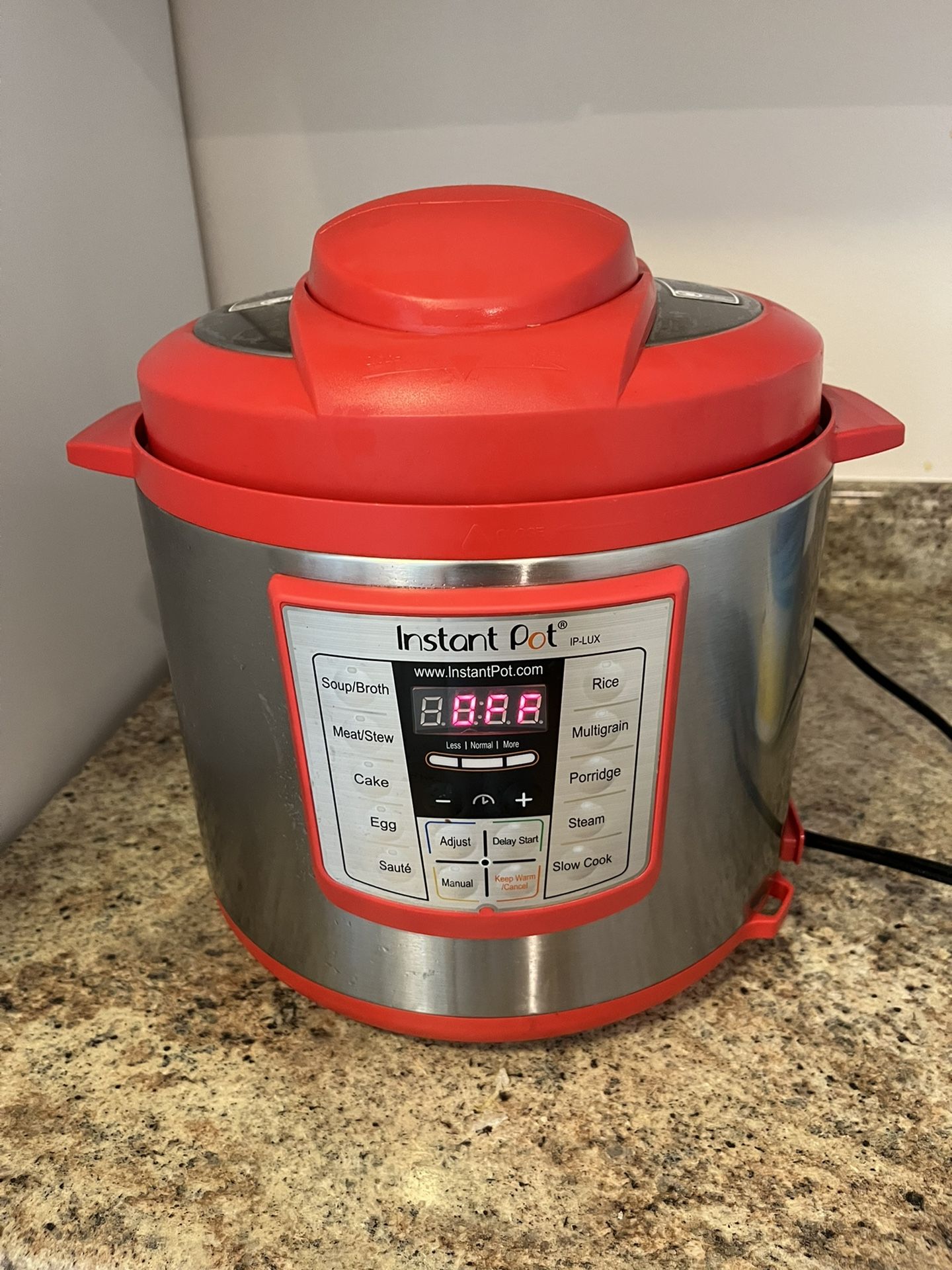 Instant Pot Lux 6-in-1 Electric Pressure Cooker, 8 Quart, 12 One-Touch  Programs for Sale in Seattle, WA - OfferUp