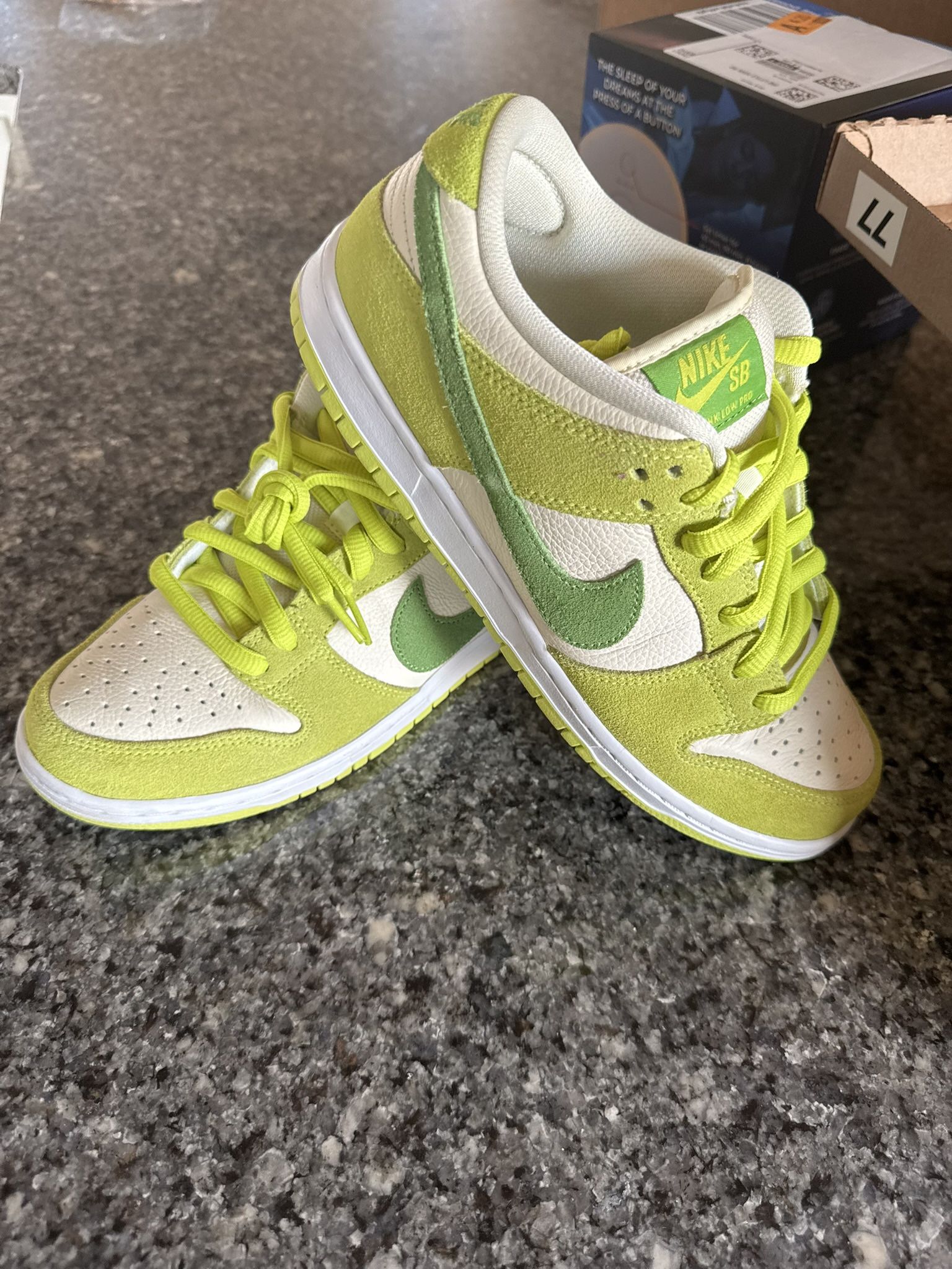 Nike SB Dunk Low (Green Apple)