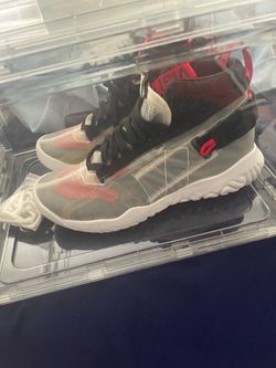 Jordan apex utility’s black and red size 9