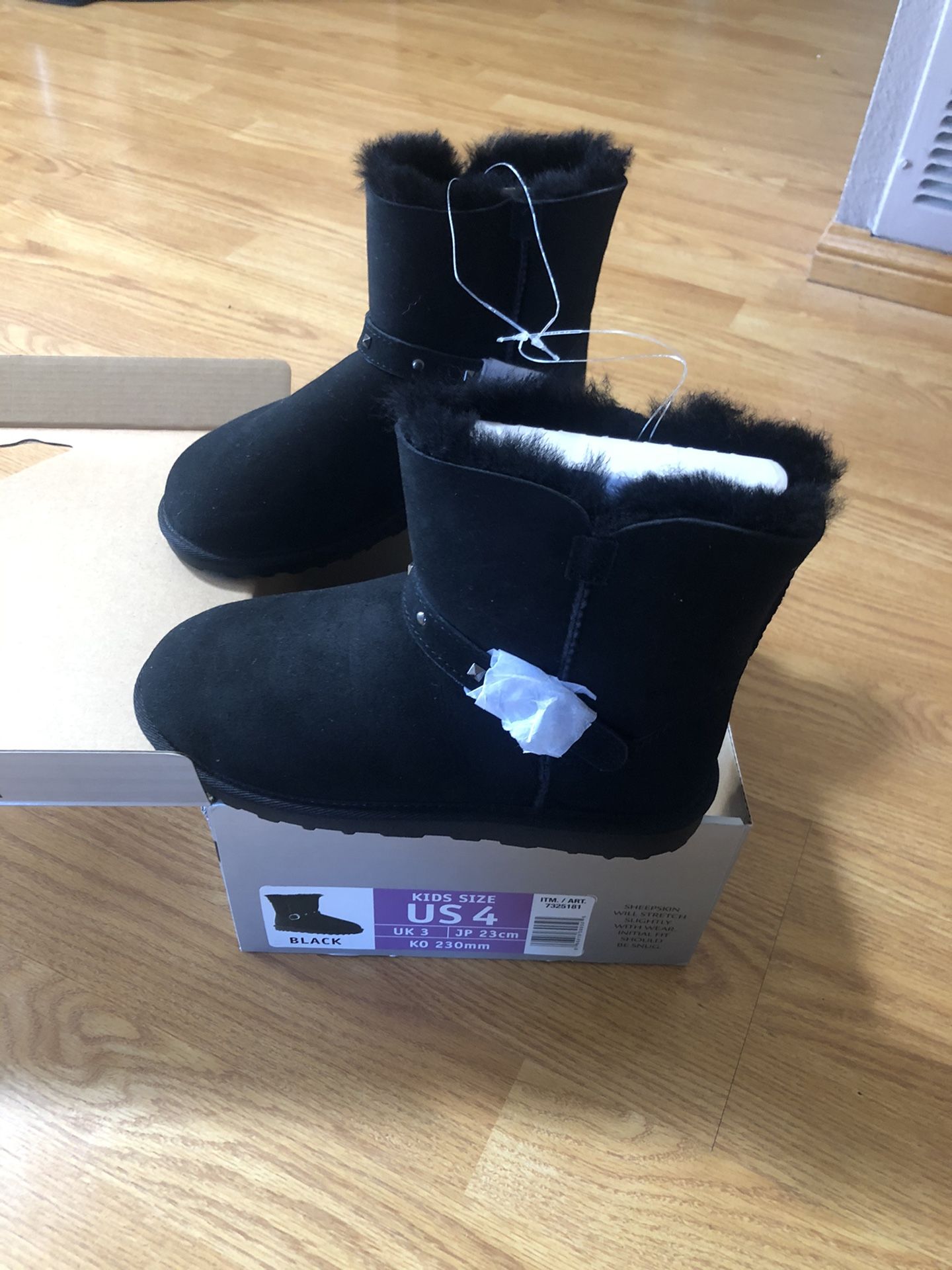 Girls warm fuzzy boots