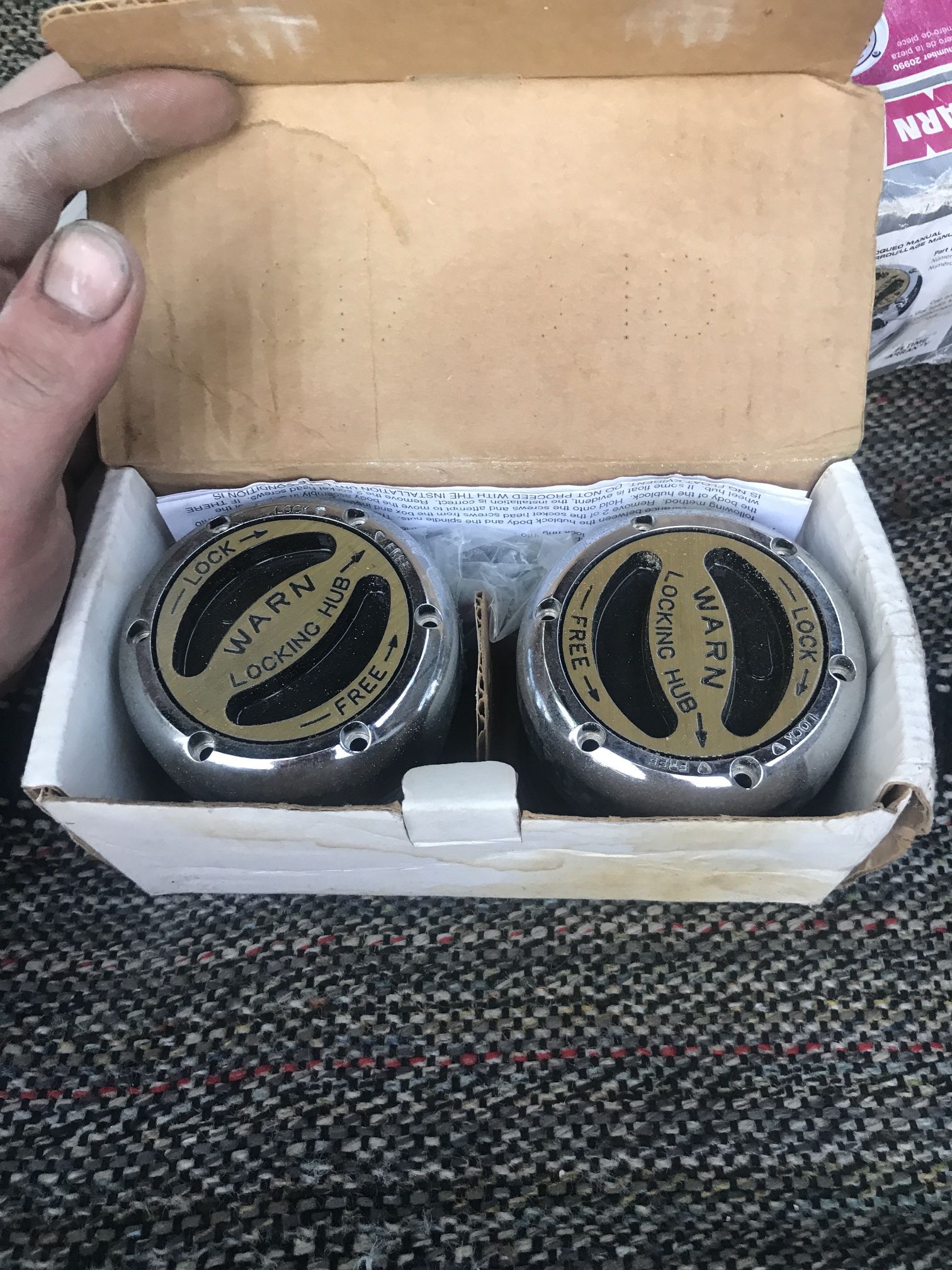 Manual Locking Hubs 