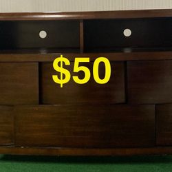 Dresser / Tv Stand 