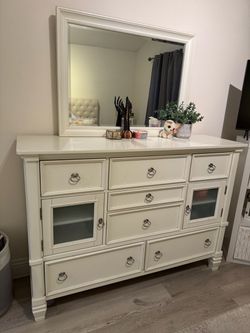White Dresser w/ Mirror & 1 night Stand