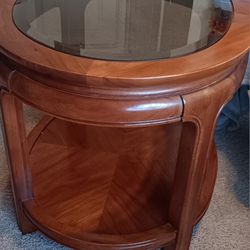 Mesa De Madera Ovalada Con Cristal.