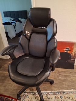 Black Gaming Office Chair with Headrest. Pick it up in lake forest