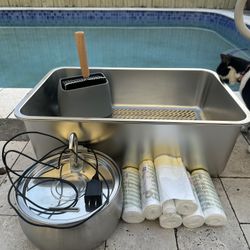 (FREE NEW Pet Carrier w/ Purchase)  XL Stainless Steel Sifting Cat Litter Box And Pet Water Fountain