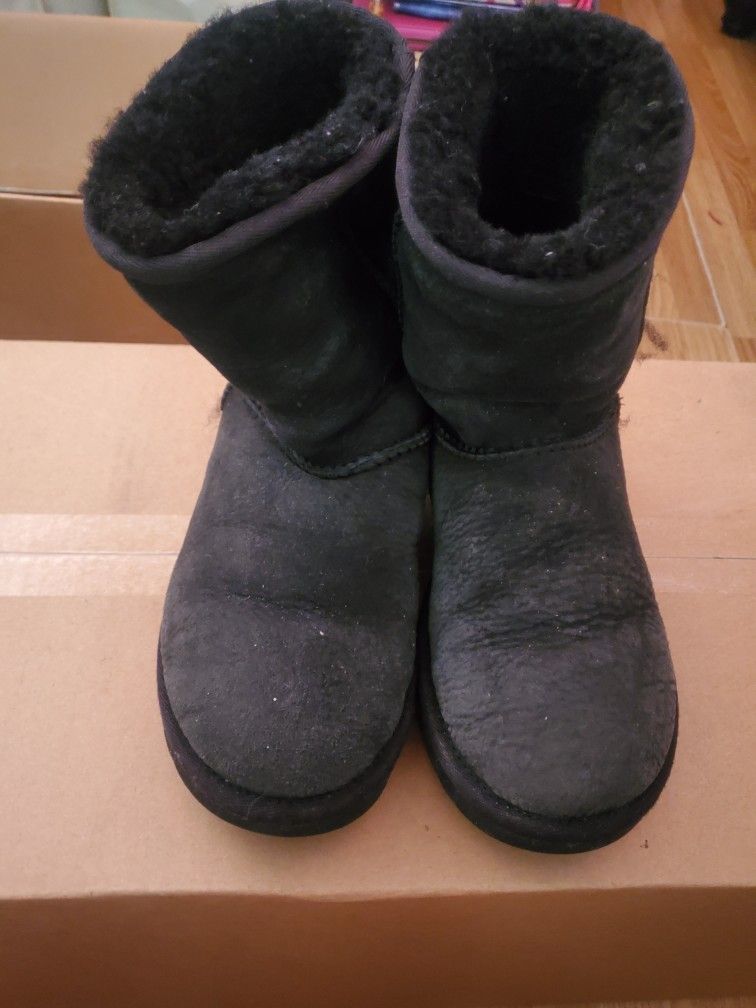 UGG