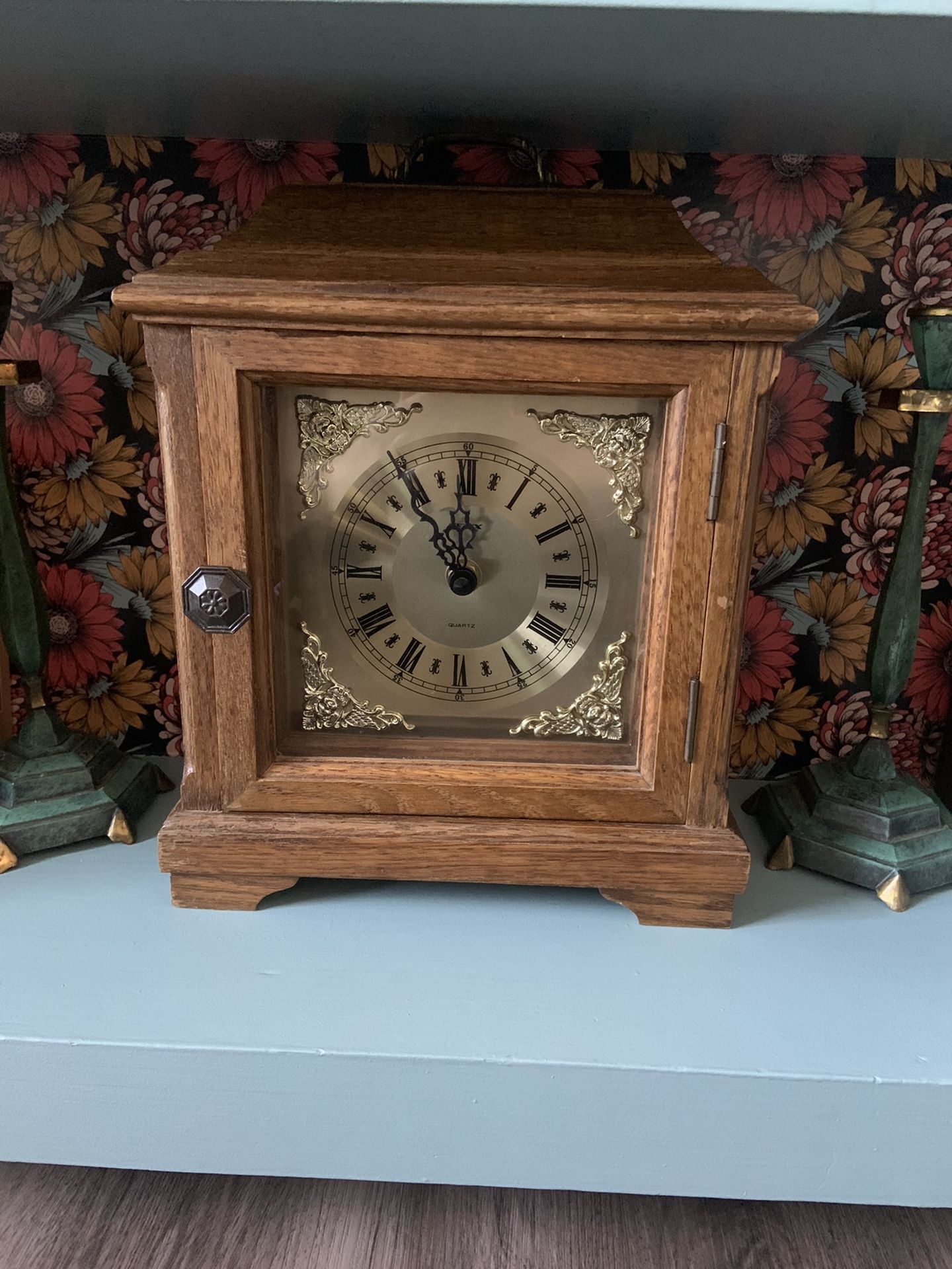 AMAZING WOODEN TABLE MANTLE CLOCK WORKS CHIMES