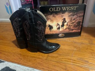 Boys 9.5 boots