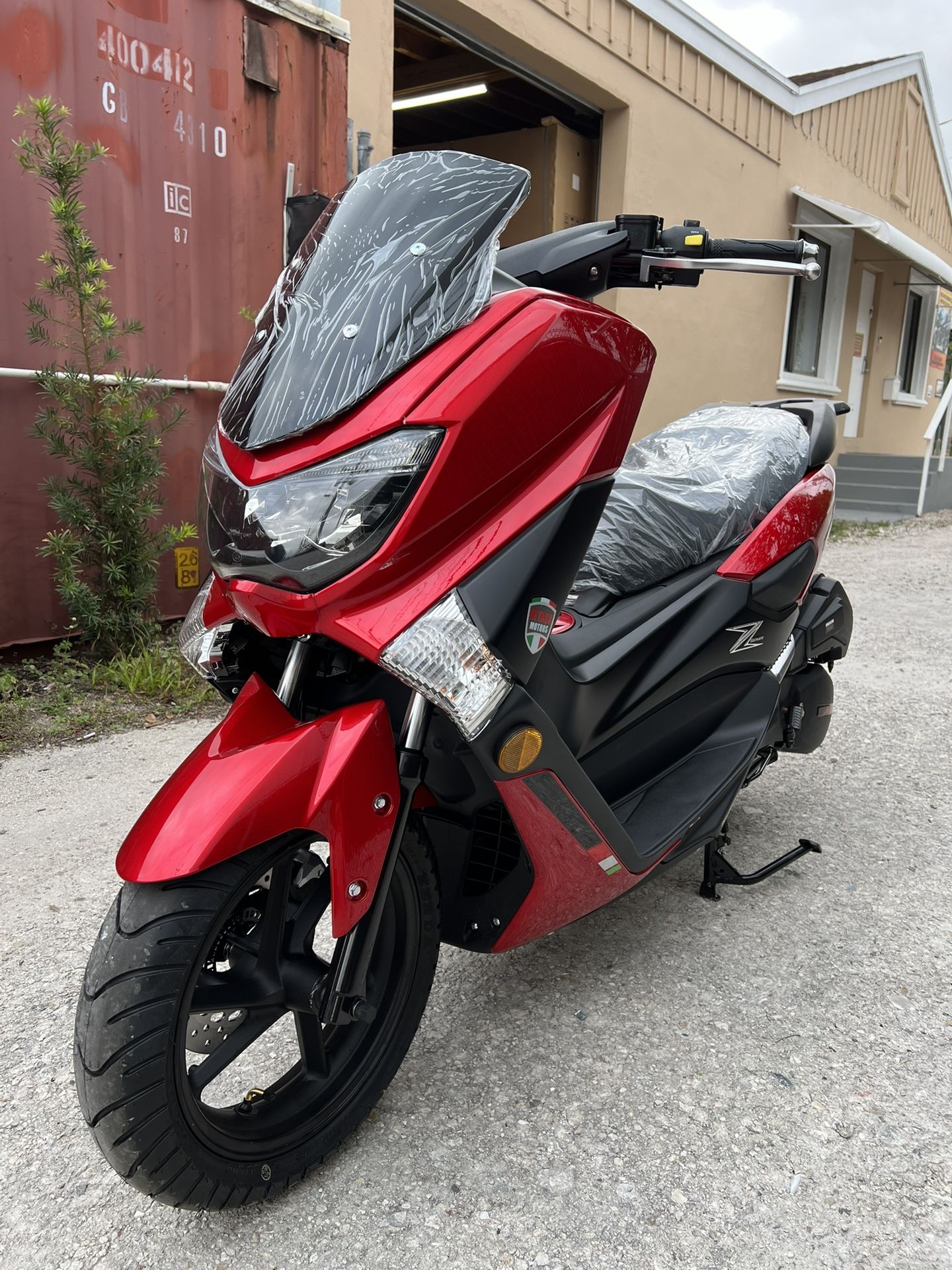 2025 150cc Luxury Scooter 0 miles. Bluetooth Speaker. Financing $50 down