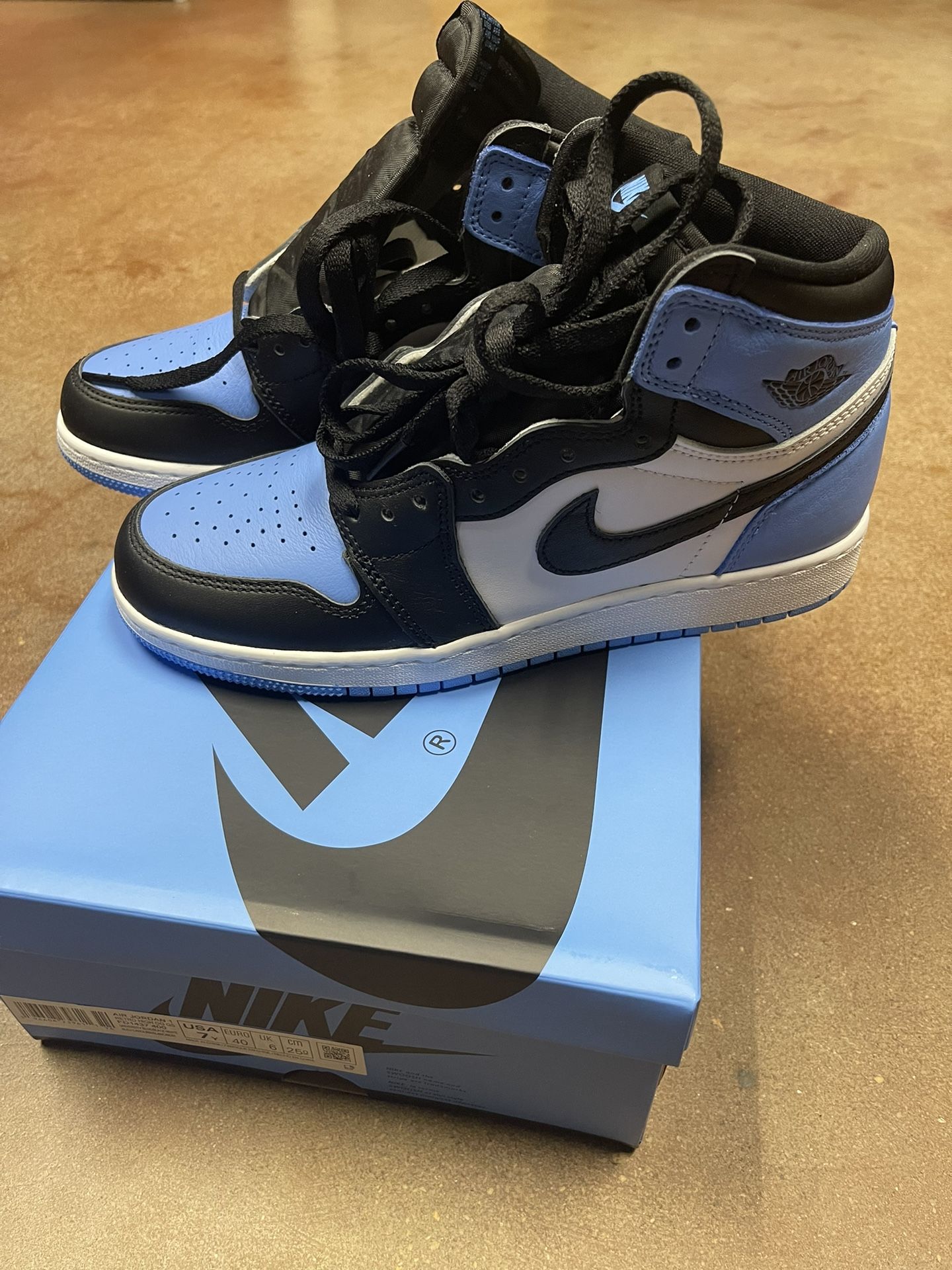 Air Jordan 1 Retro High UNC Toe GS 7Y
