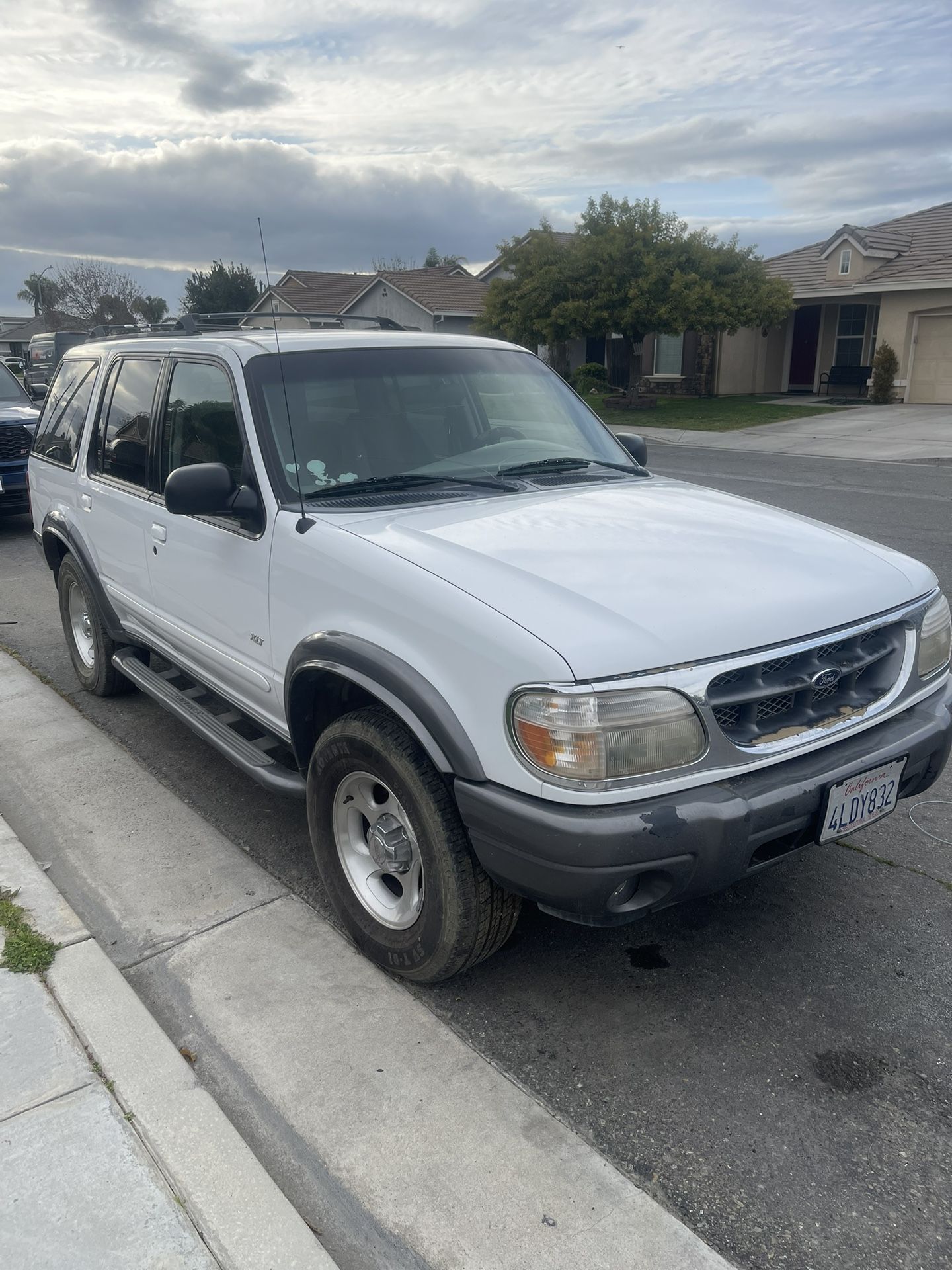 2000 Ford Explorer