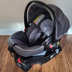 Practically New Graco Snugride Snuglock 30 Baby Car Seat With Base ( Price Firm!)