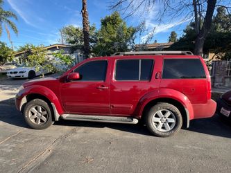 Nissan Pathfinder Red SUV