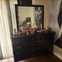 4pc Bedroom Set! 