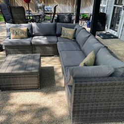 Outdoor Sectional 6 Seats And Table 